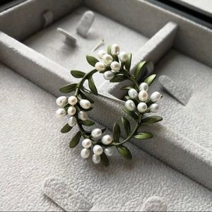 Best Gift Blessing Wreath Freshwater Pearl Brooch